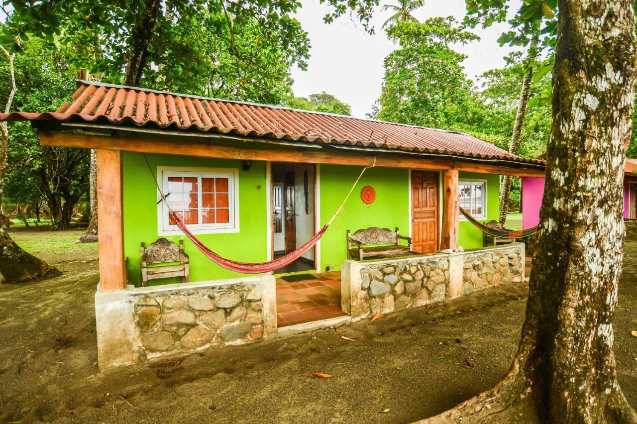 Hotel Oasis & Surf Camp Santa Catalina Bagian luar foto