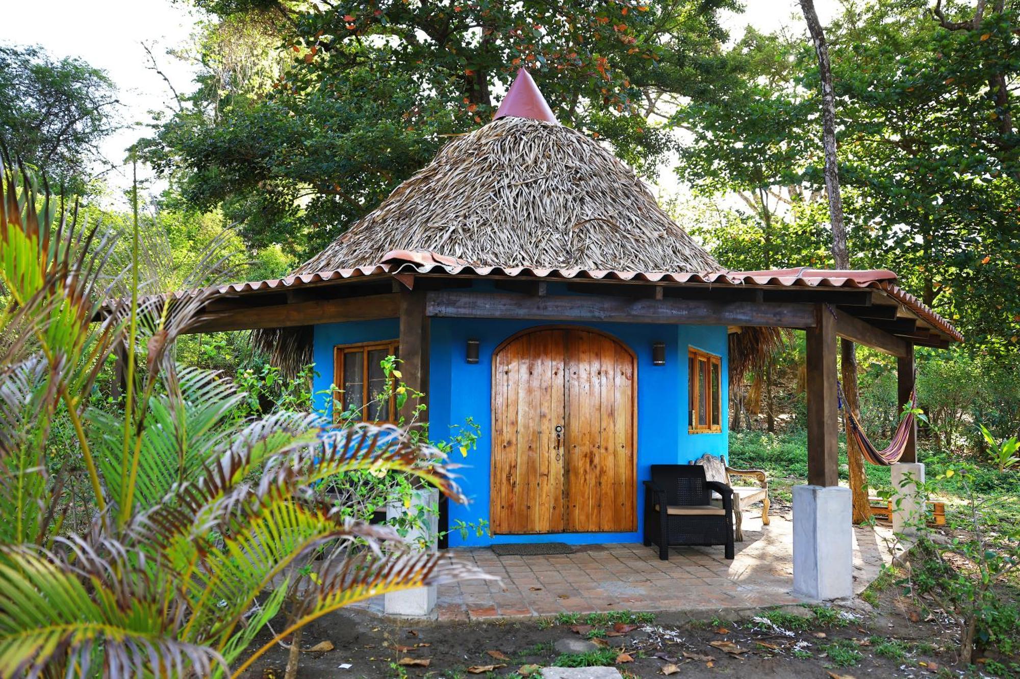 Hotel Oasis & Surf Camp Santa Catalina Bagian luar foto