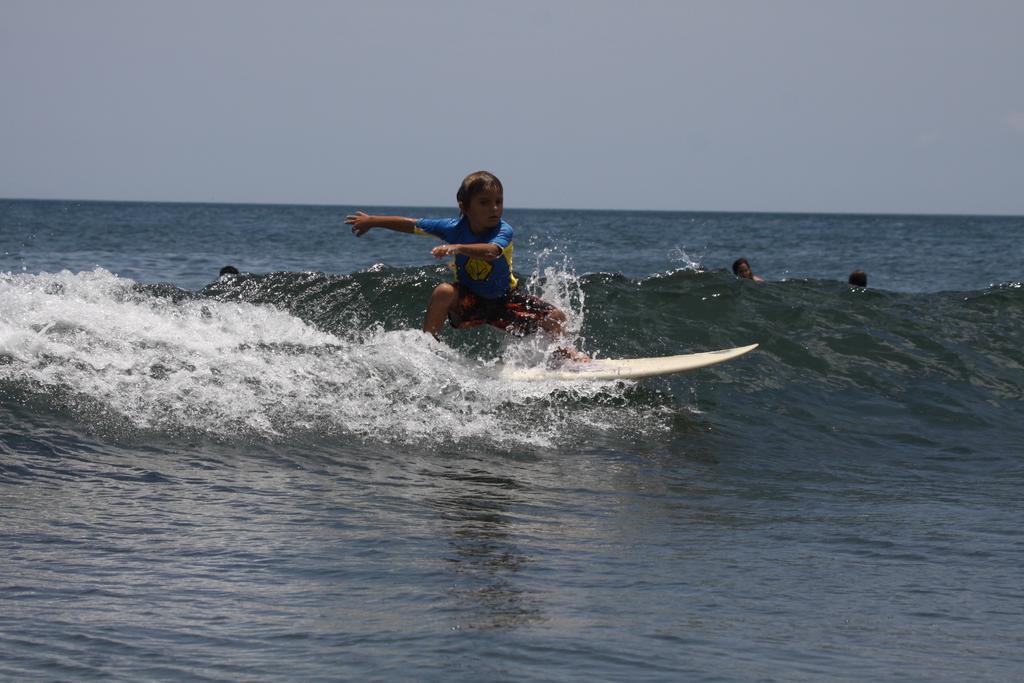 Hotel Oasis & Surf Camp Santa Catalina Bagian luar foto