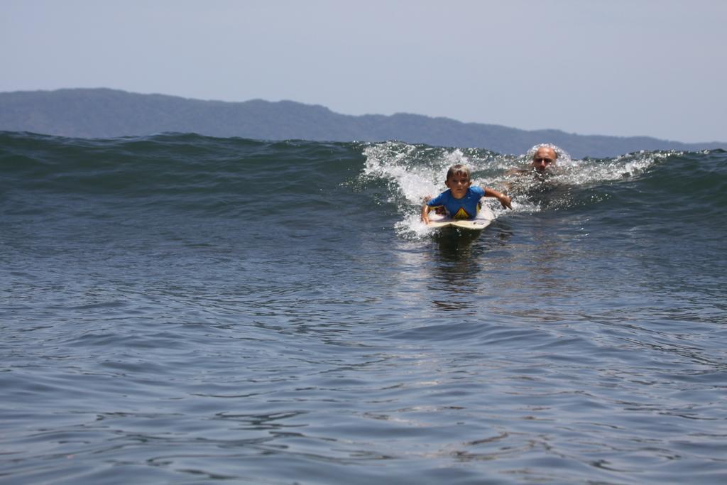 Hotel Oasis & Surf Camp Santa Catalina Bagian luar foto