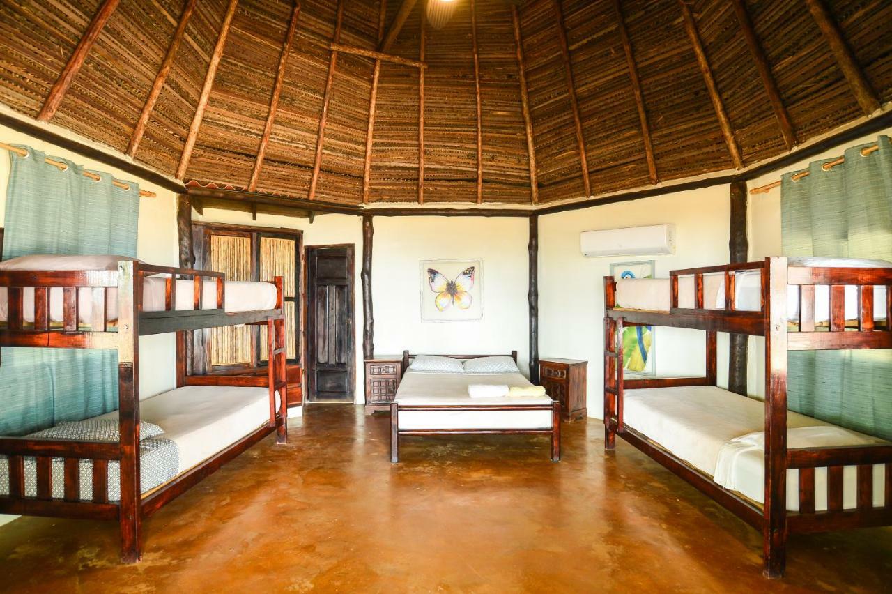 Hotel Oasis & Surf Camp Santa Catalina Bagian luar foto