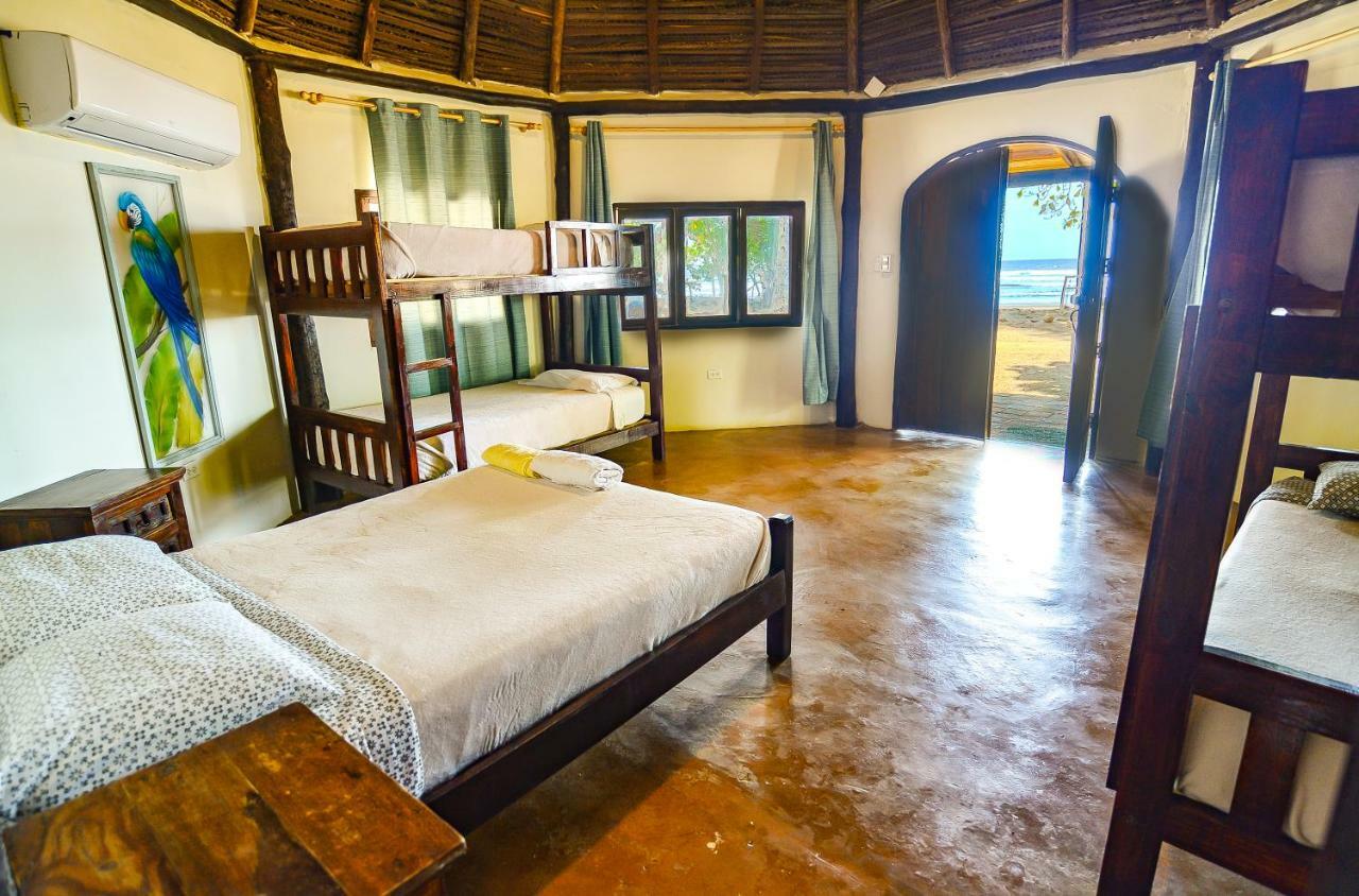 Hotel Oasis & Surf Camp Santa Catalina Bagian luar foto