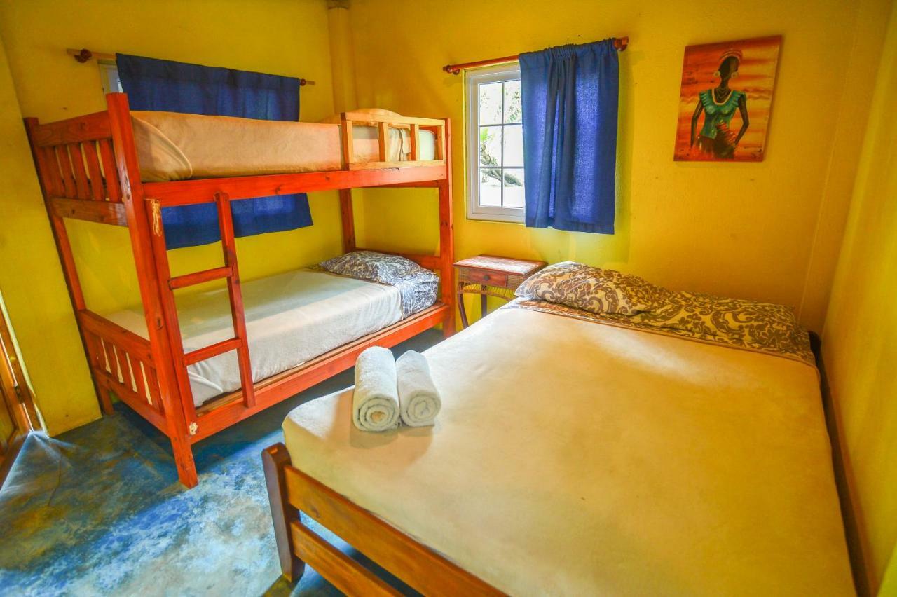 Hotel Oasis & Surf Camp Santa Catalina Bagian luar foto